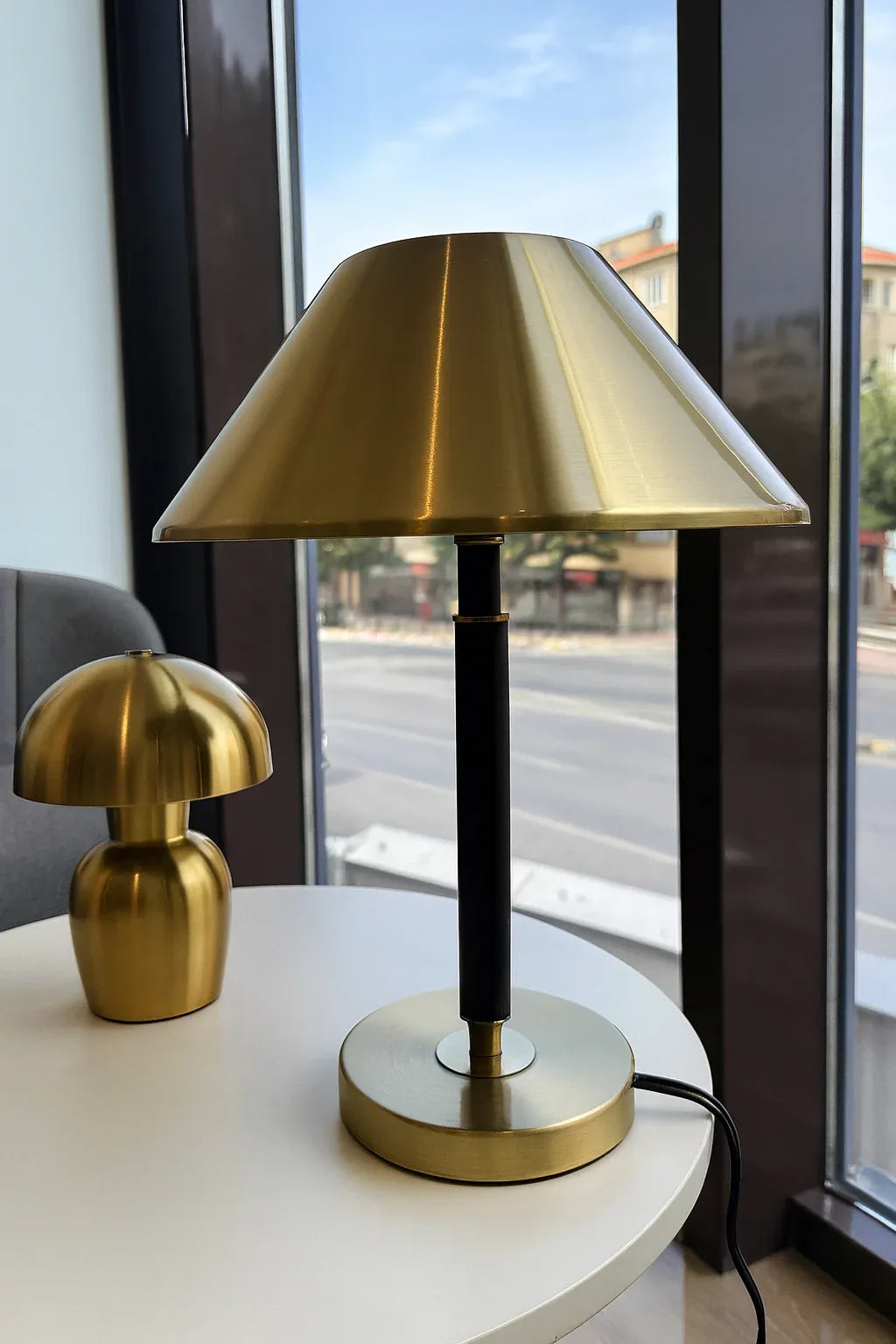 Helio 1 Lamp – 22 Inch Modern Table Lamp