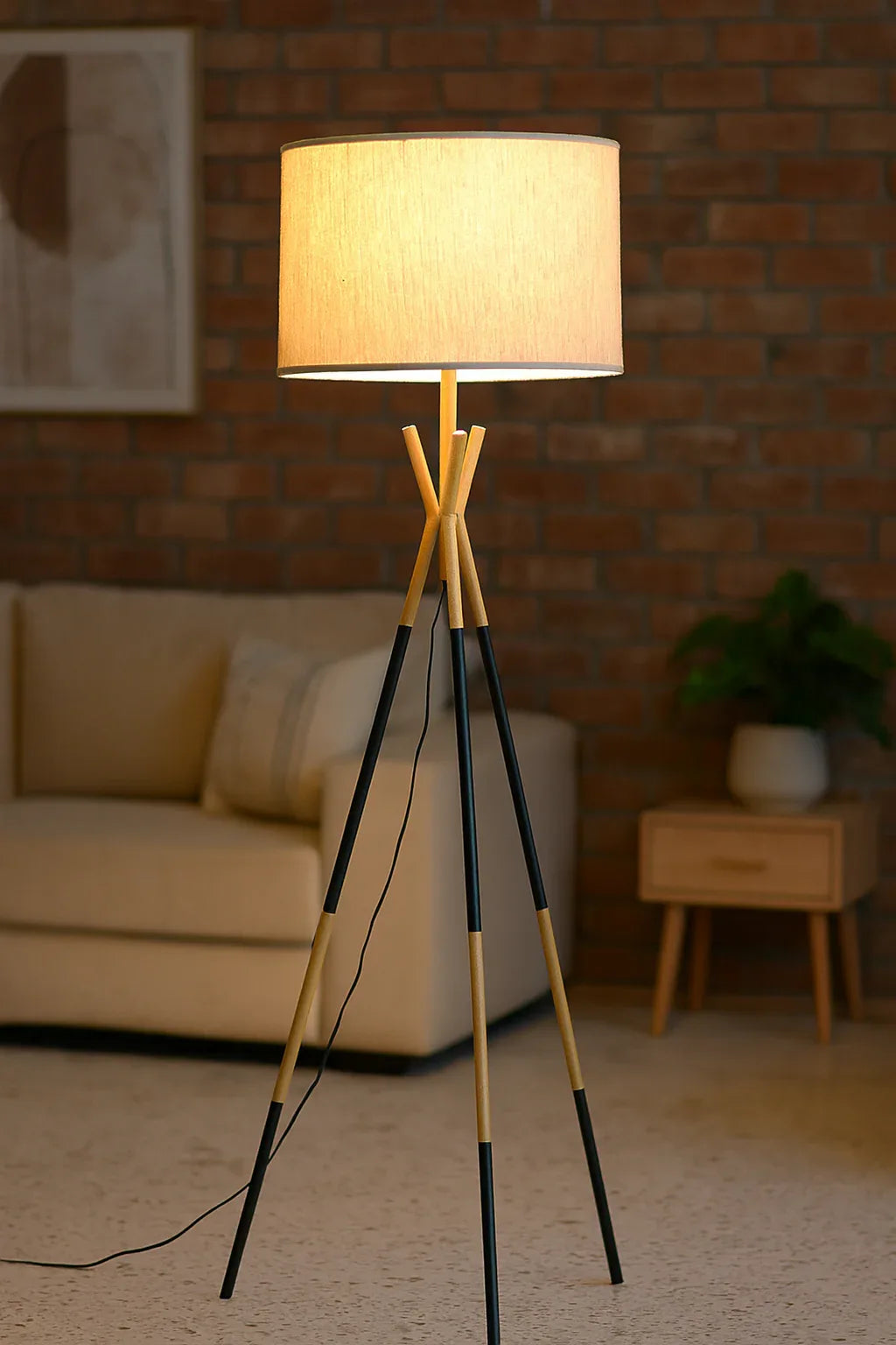 Metal Tripod Lamp 02 – 5ft Modern Floor Lamp with Shade