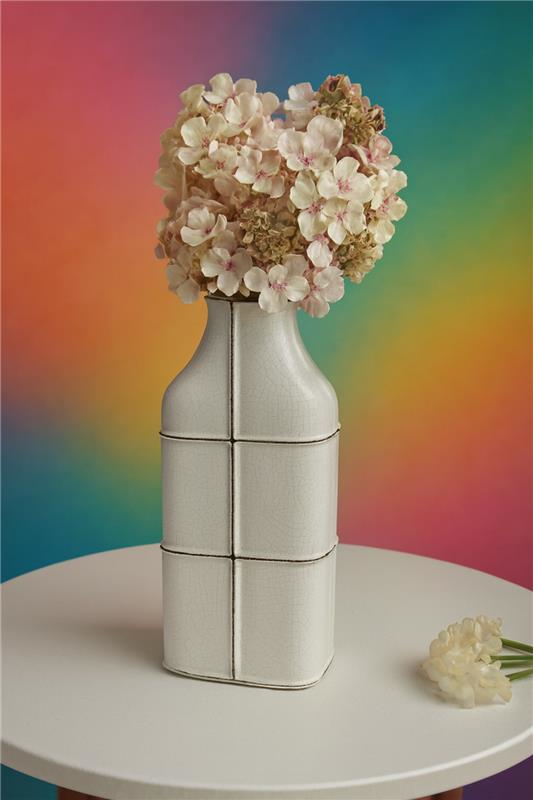 Ceramic Vase 011 in Pakistan – Imported Modern Ceramic Vase