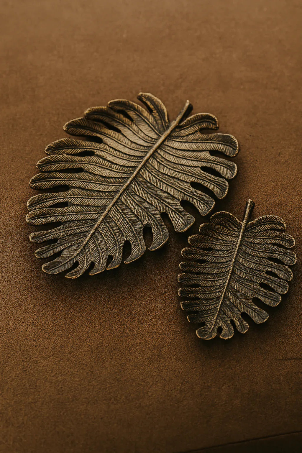 Leaf Tray Set of 2 – Decorative Resin Trays for Home Décor (Large & Small)
