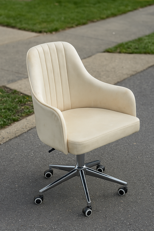 Off White Office Chair – Padded Seat & Hydraulic Base