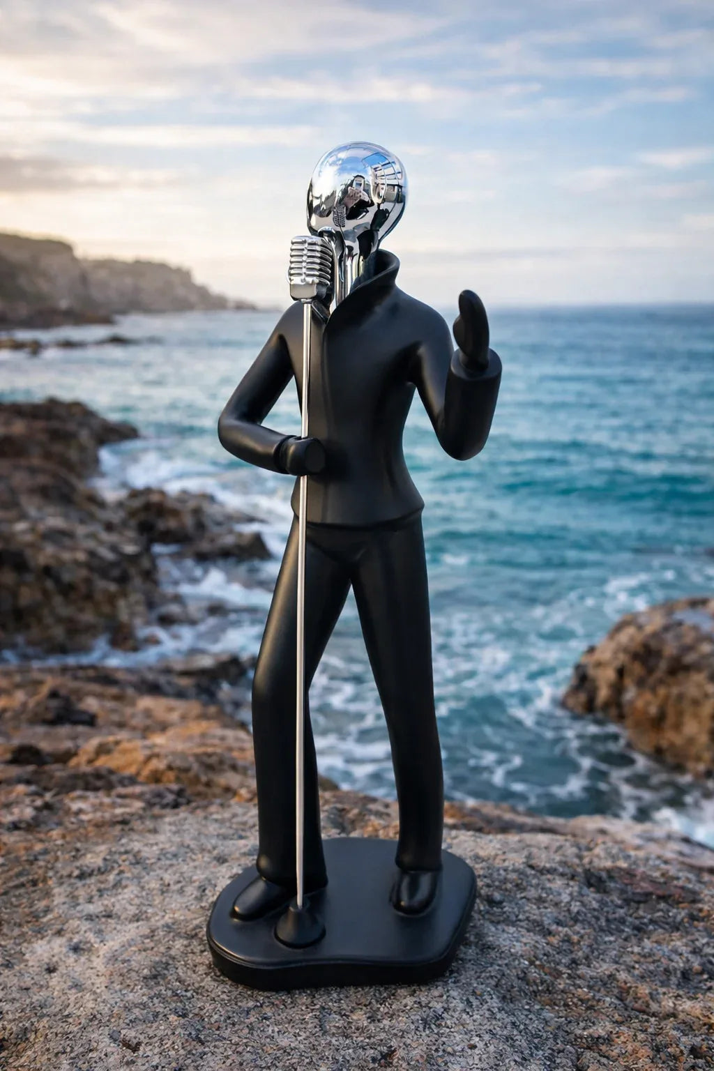 Singer with Mike Sculpture in Pakistan – Ceramic Decor