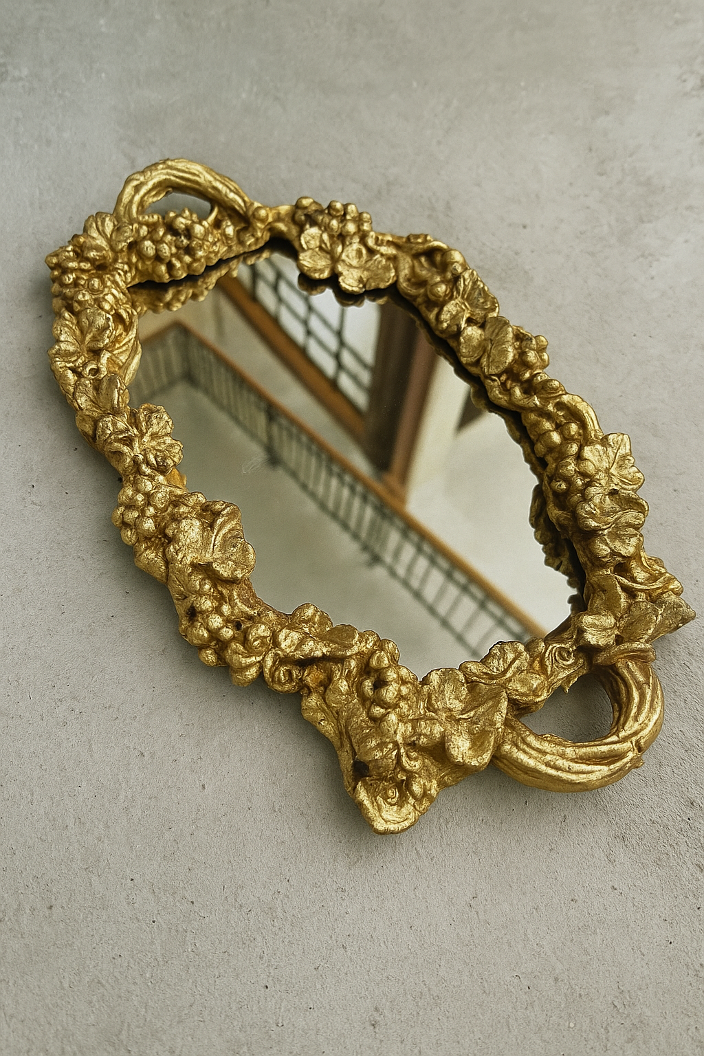 Tray 003 – Resin Tray with Gold Leafing in Pakistan