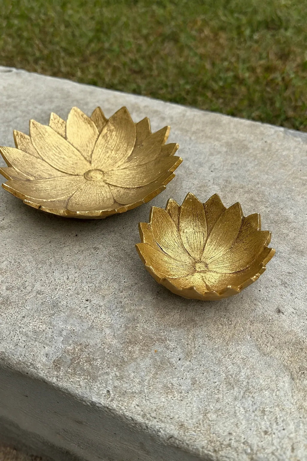 Tray 21 Set of 2 – Resin Gold Leaf Trays Pakistan
